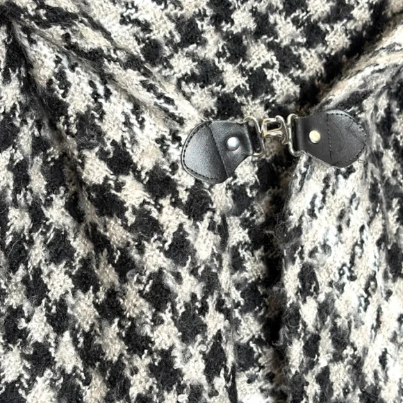 Houndstooth Cape - Picture 5 of 8
